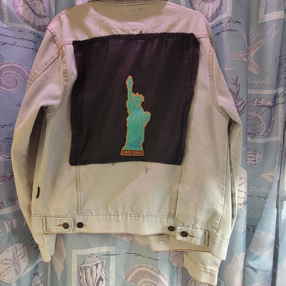 Trademark Brooklyn Cloth Smiley Face Denim Jacket Size M – Statue of Liberty - Picture 14 of 16
